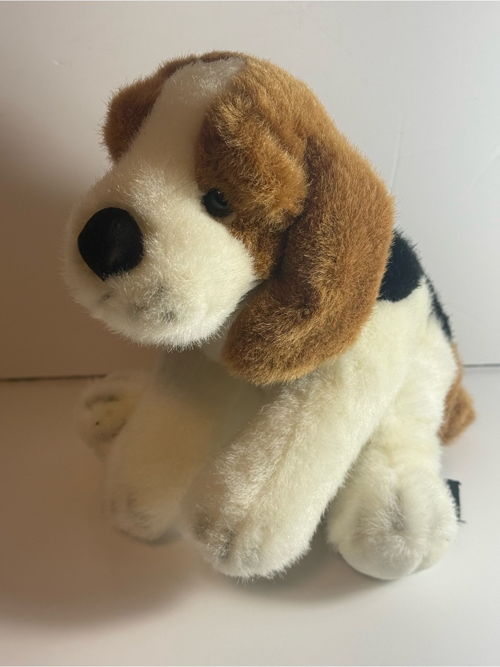 Russ Berrie Buckets Beagle Dog Beanbag Plush Tri Color Lying Down 10" Vintage